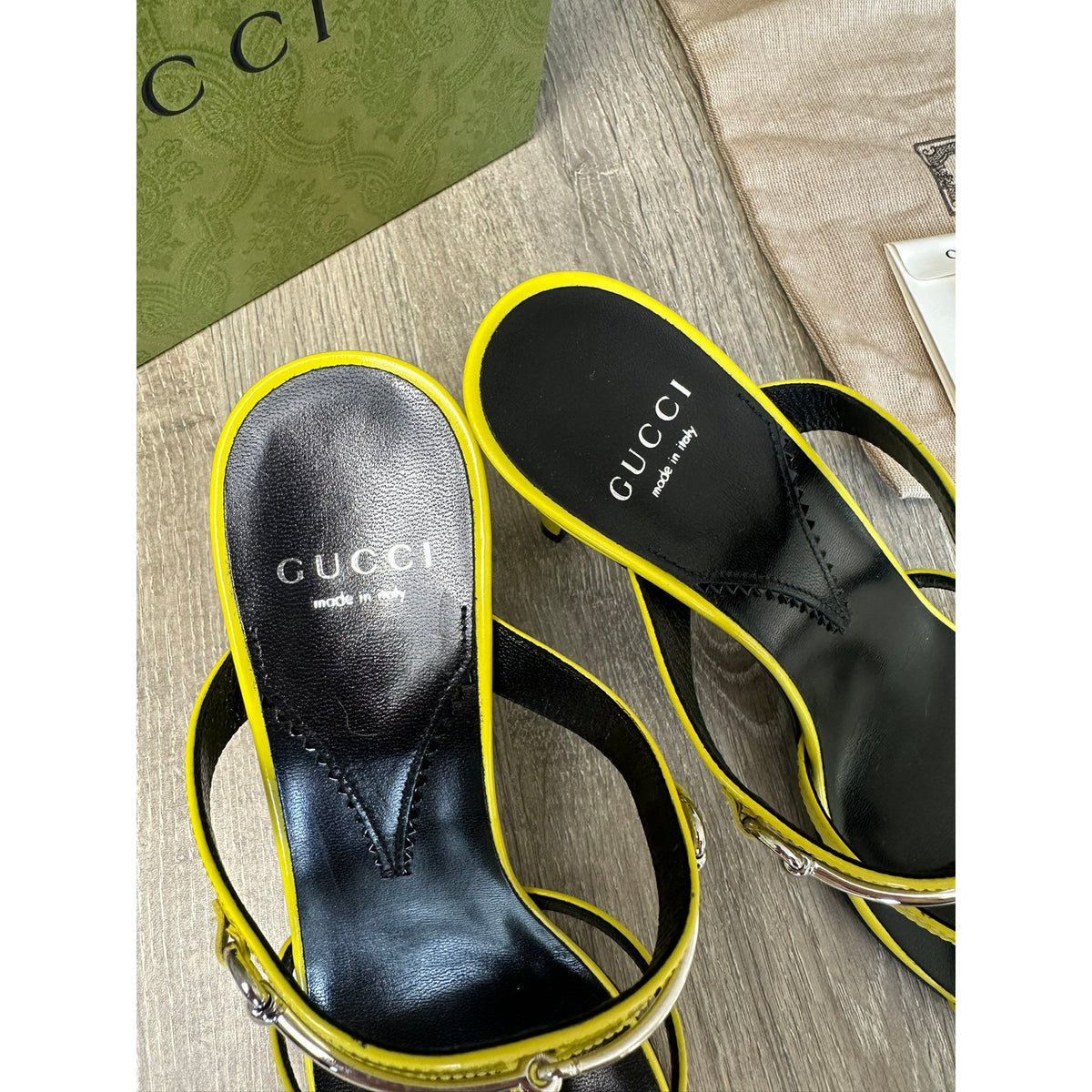 Gucci Escarpins en cuir verni Jaune 37.5