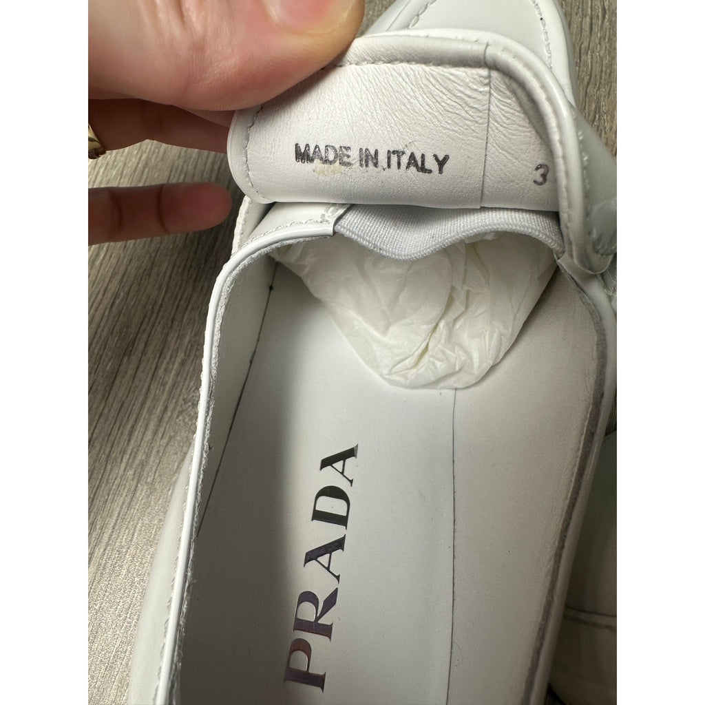 Prada Mocassins en cuir verni chocolate Blanc 38.5