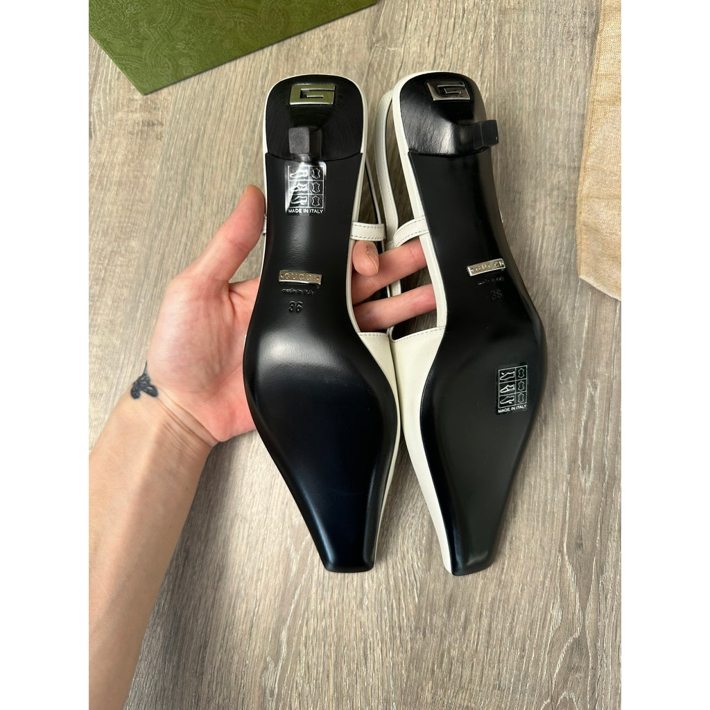 Gucci Escarpins en cuir Signoria blanc slingback à bout carré, bride réglable