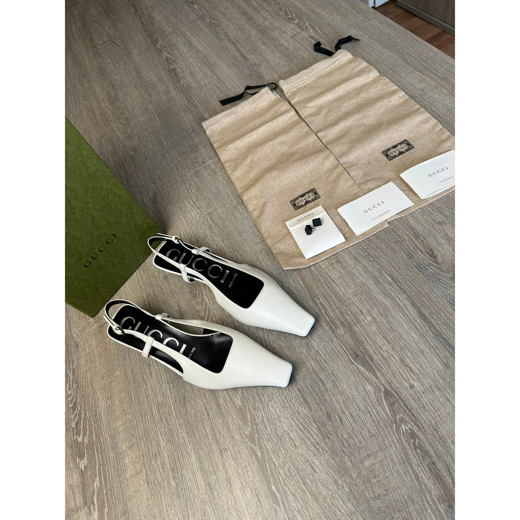Gucci Escarpins en cuir Signoria blanc slingback à bout carré, bride réglable