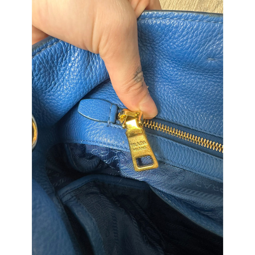 Prada Sac à main en cuir Light Frame Bleu Largeur 36 cm, Hauteur 34 cm, Profondeur 12,5 cm