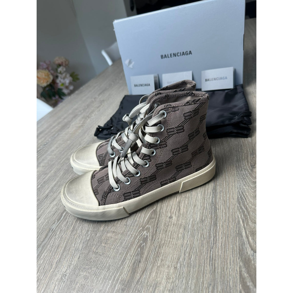 Balenciaga Baskets en toile Marron 38