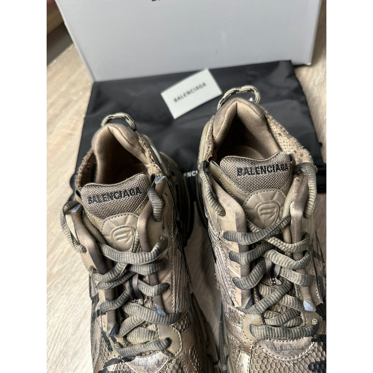 Balenciaga Baskets en cuir Runner Marron 45
