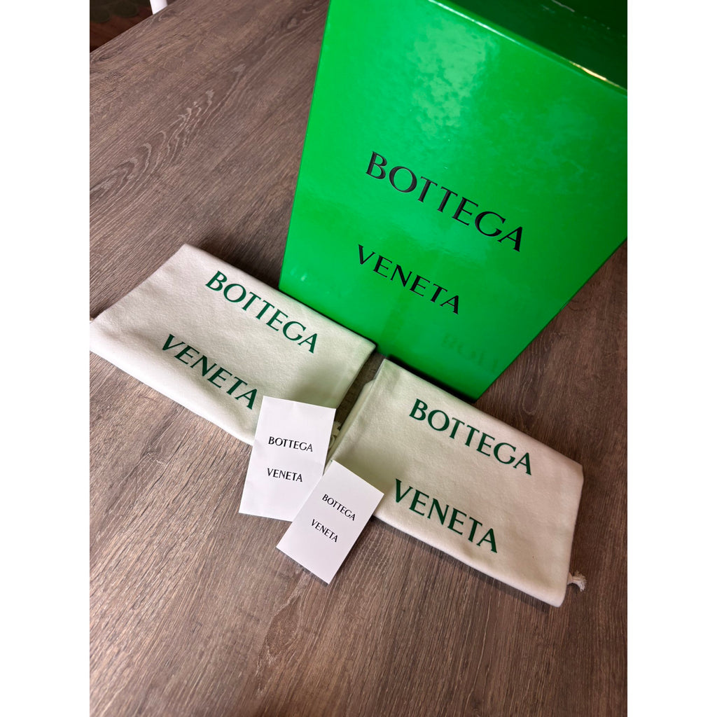 Bottega Veneta Mocassins en cuir verni Monsieur Écru 38.5