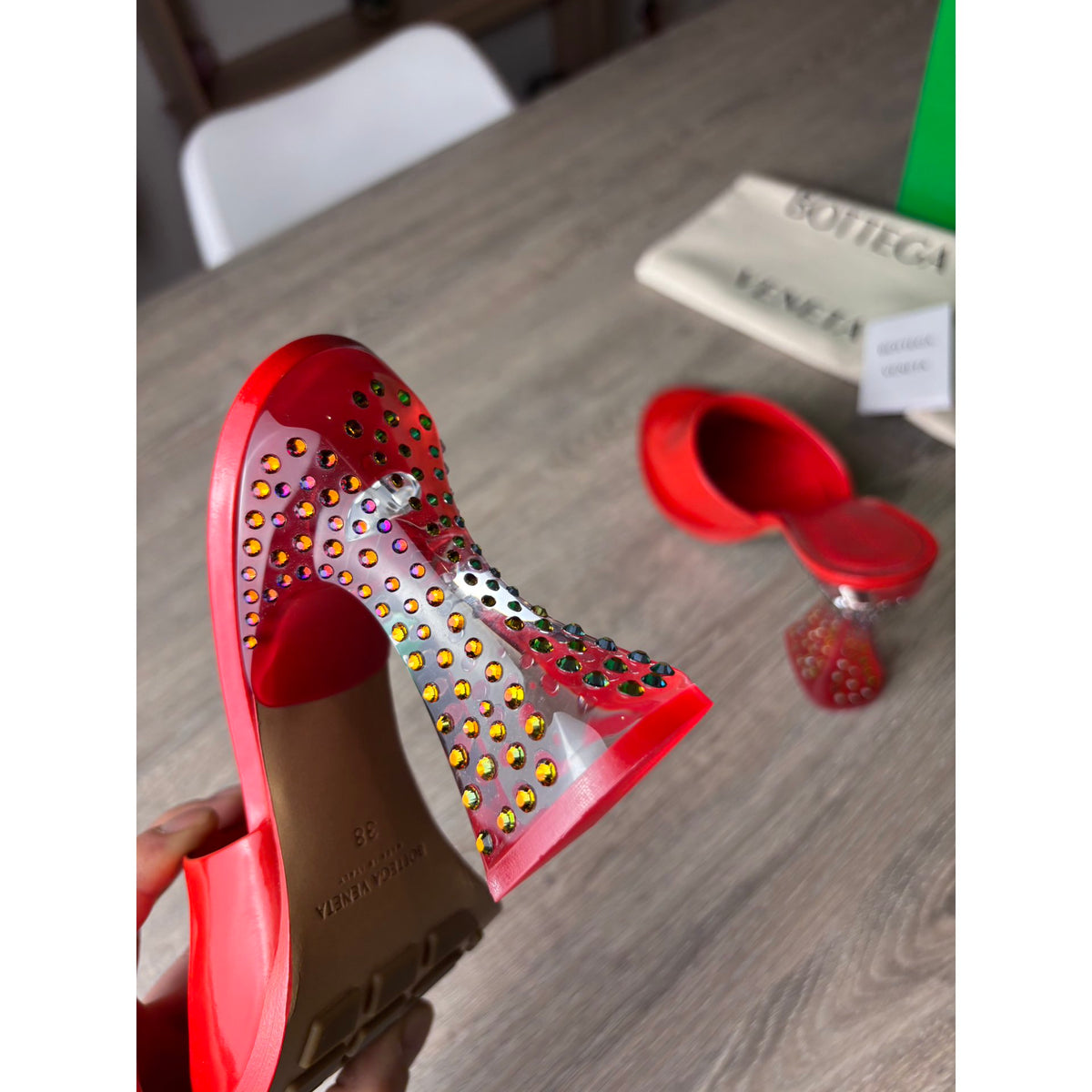 Bottega Veneta Mules en cuir verni Rouge 38