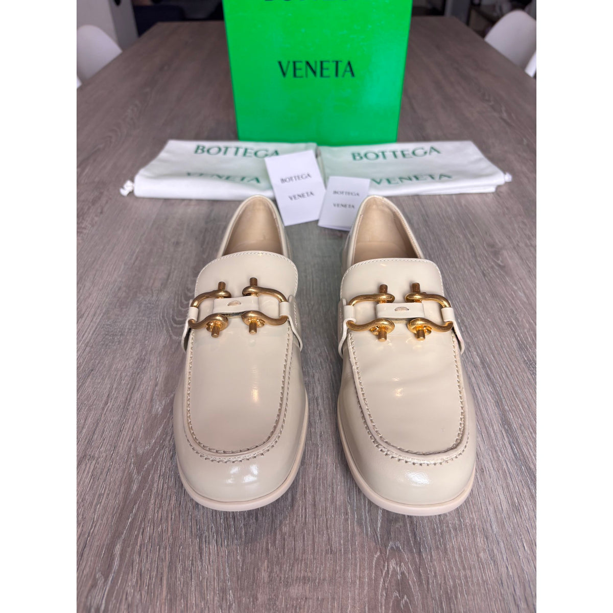 Bottega Veneta Mocassins en cuir verni Monsieur Écru 38.5
