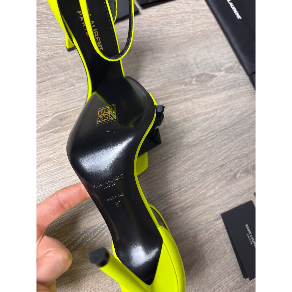 Saint Laurent Escarpins en cuir verni Jaune 37