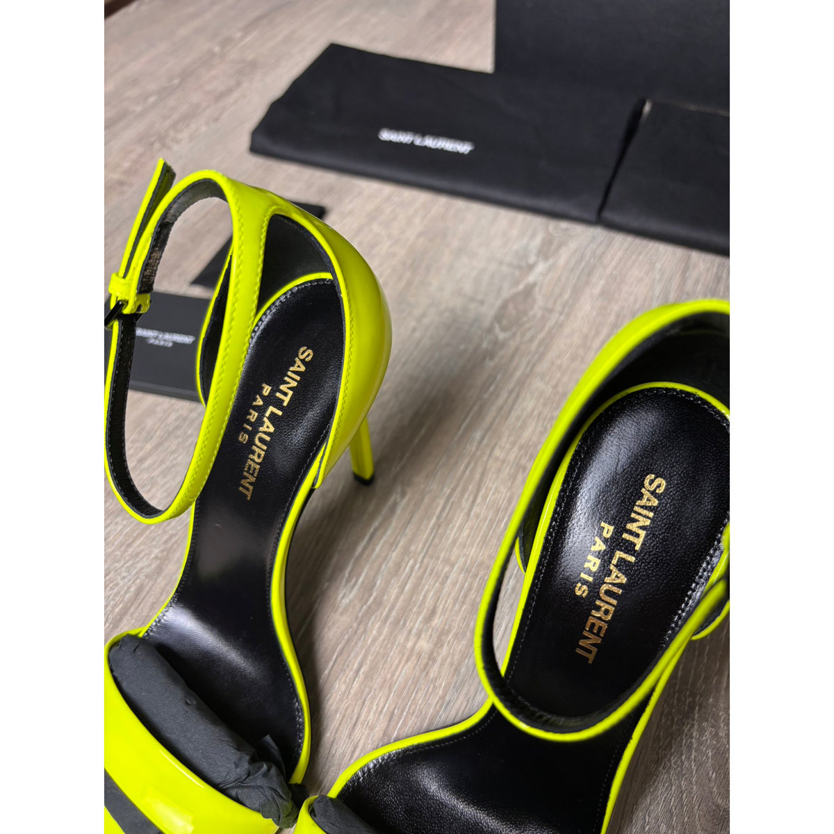 Saint Laurent Escarpins en cuir verni Jaune 37