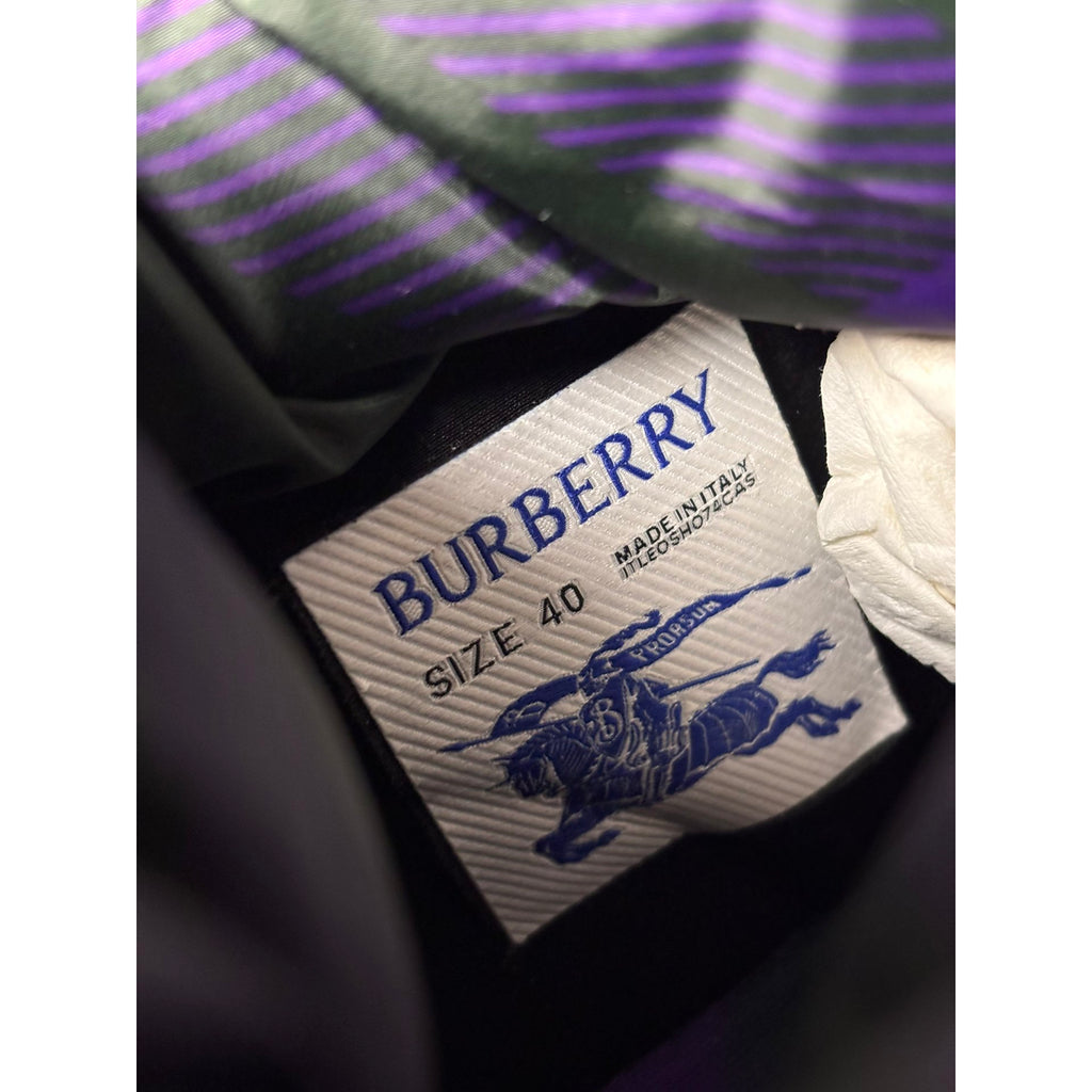 Burberry Bottes fourrées en cuir Violet 40