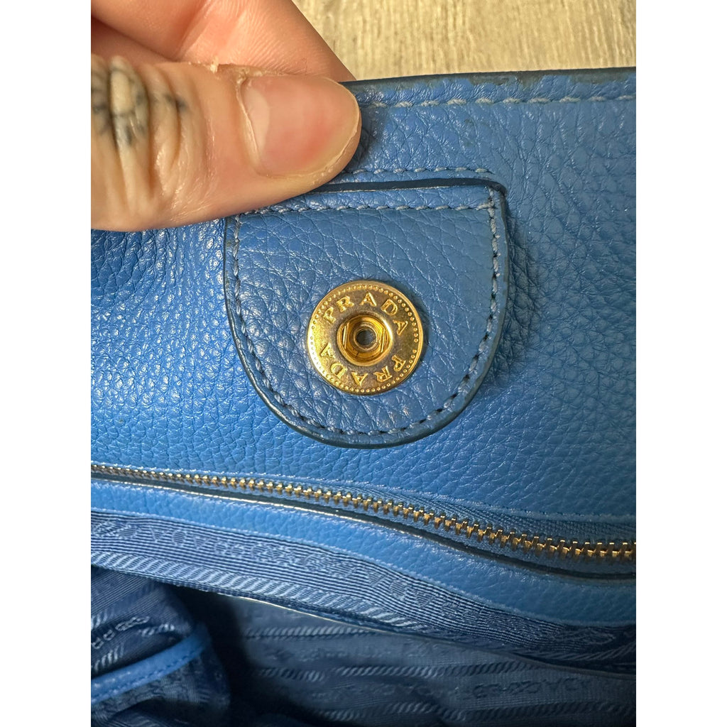 Prada Sac à main en cuir Light Frame Bleu Largeur 36 cm, Hauteur 34 cm, Profondeur 12,5 cm