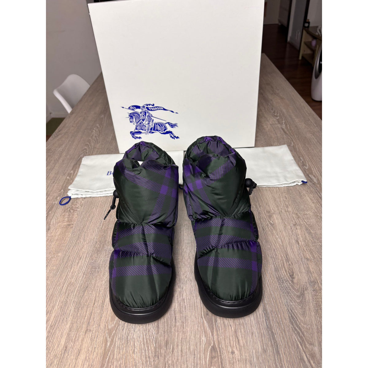 Burberry Bottes fourrées en cuir Violet 40