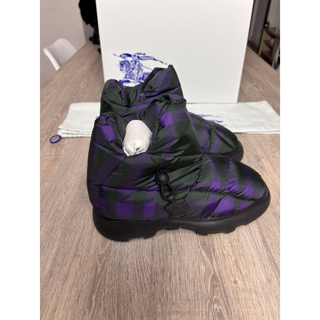Burberry Bottes fourrées en cuir Violet 40