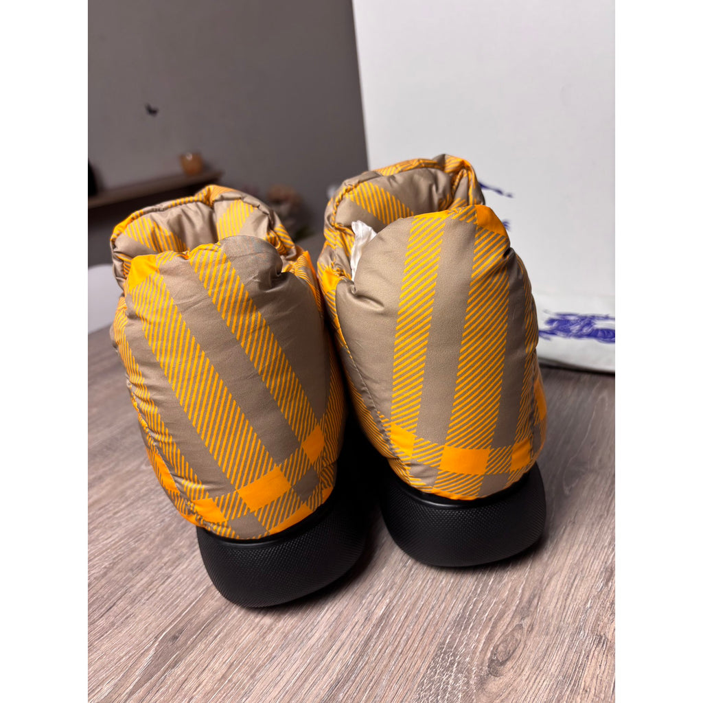Burberry Bottes fourrées en cuir Jaune 41