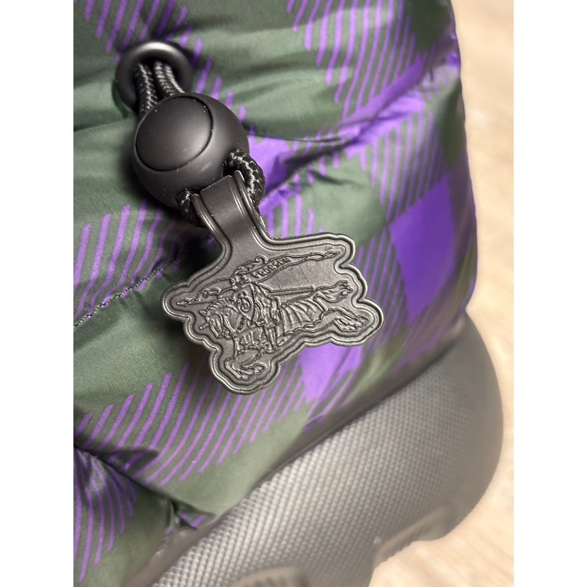 Burberry Bottes fourrées en cuir Violet 40