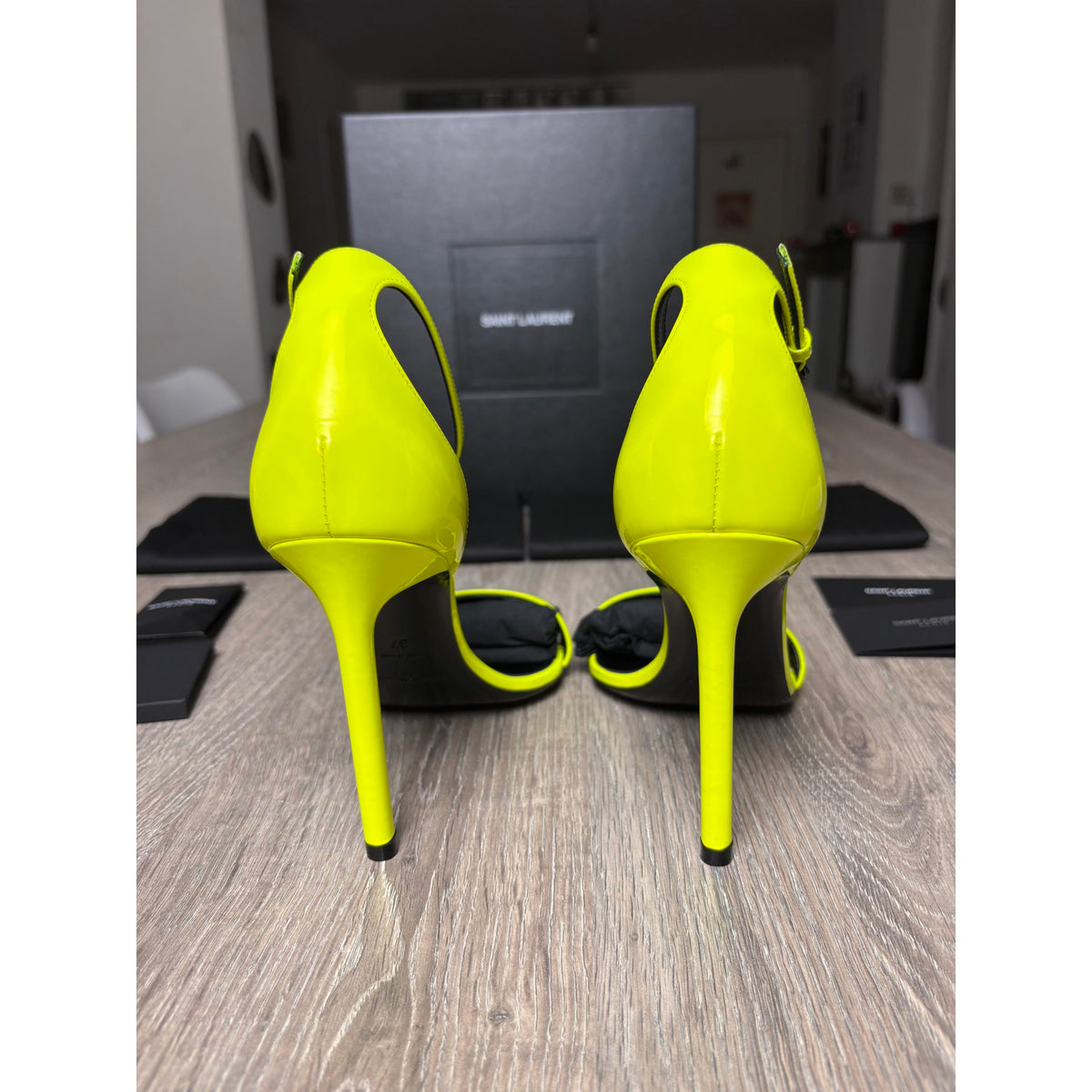 Saint Laurent Escarpins en cuir verni Jaune 37