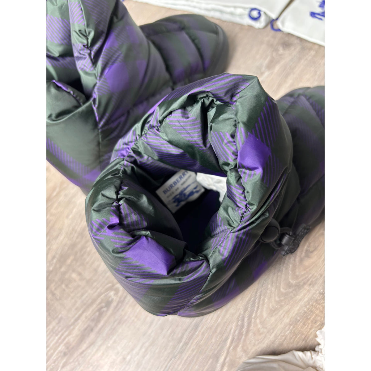 Burberry Bottes fourrées en cuir Violet 40