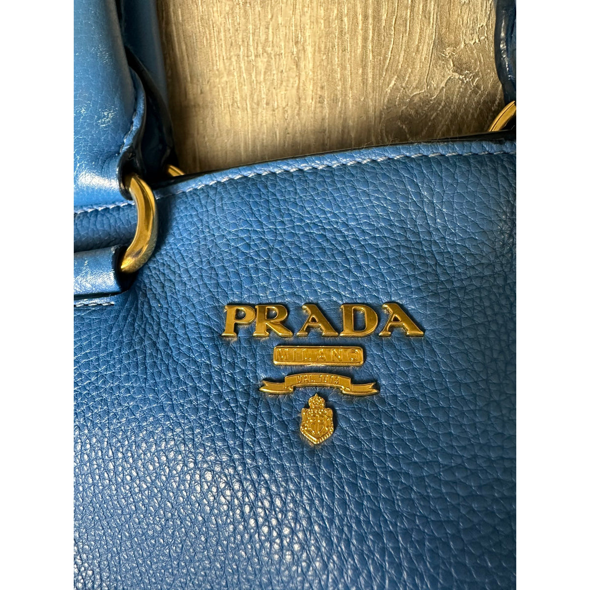 Prada Sac à main en cuir Light Frame Bleu Largeur 36 cm, Hauteur 34 cm, Profondeur 12,5 cm