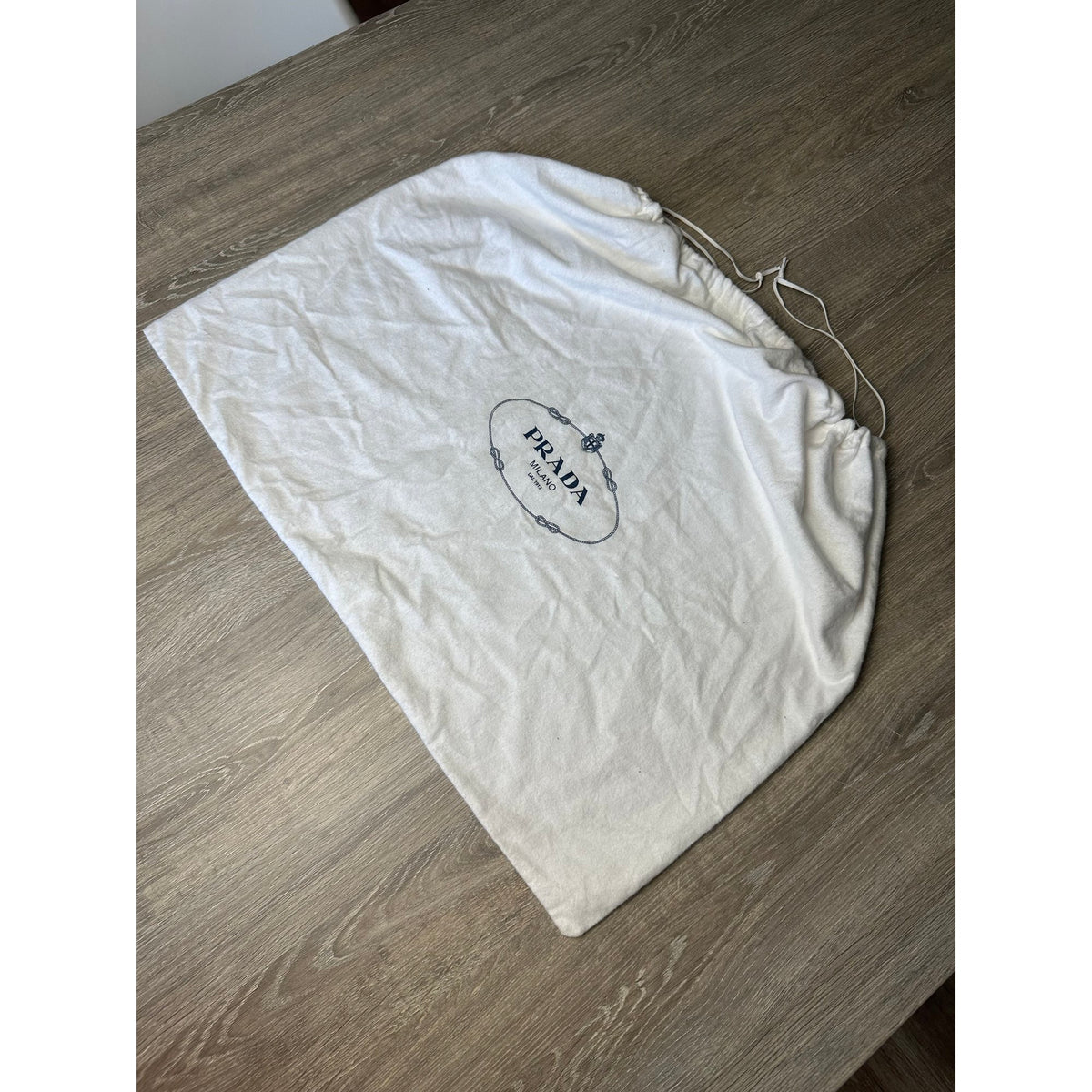 Prada Sac à main en cuir Light Frame Bleu Largeur 36 cm, Hauteur 34 cm, Profondeur 12,5 cm