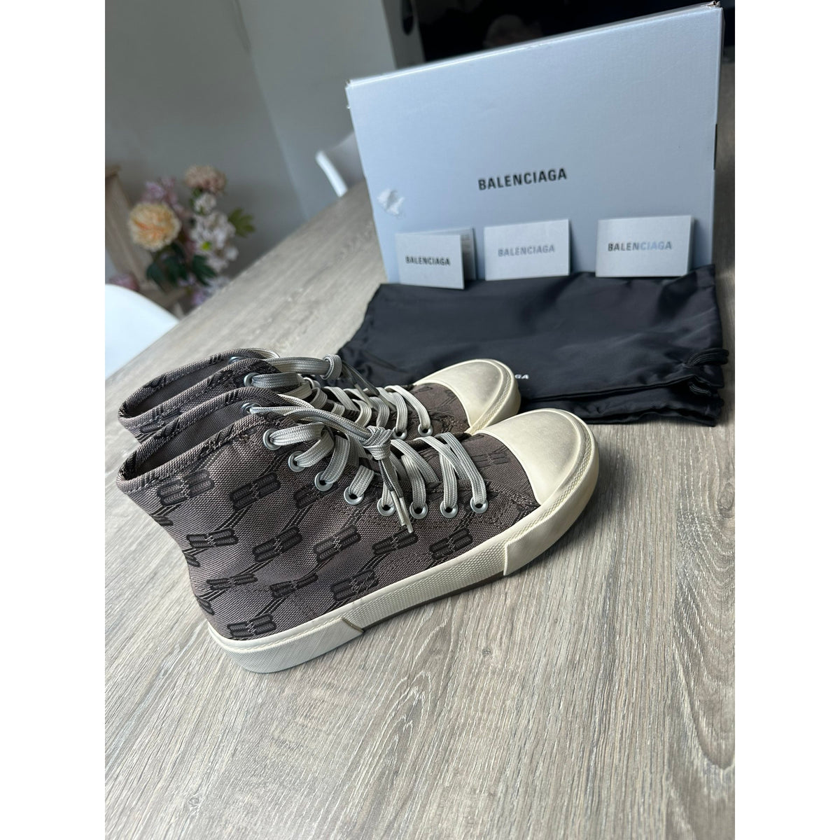 Balenciaga Baskets en toile Marron 38