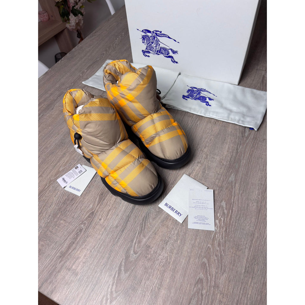 Burberry Bottes fourrées en cuir Jaune 41