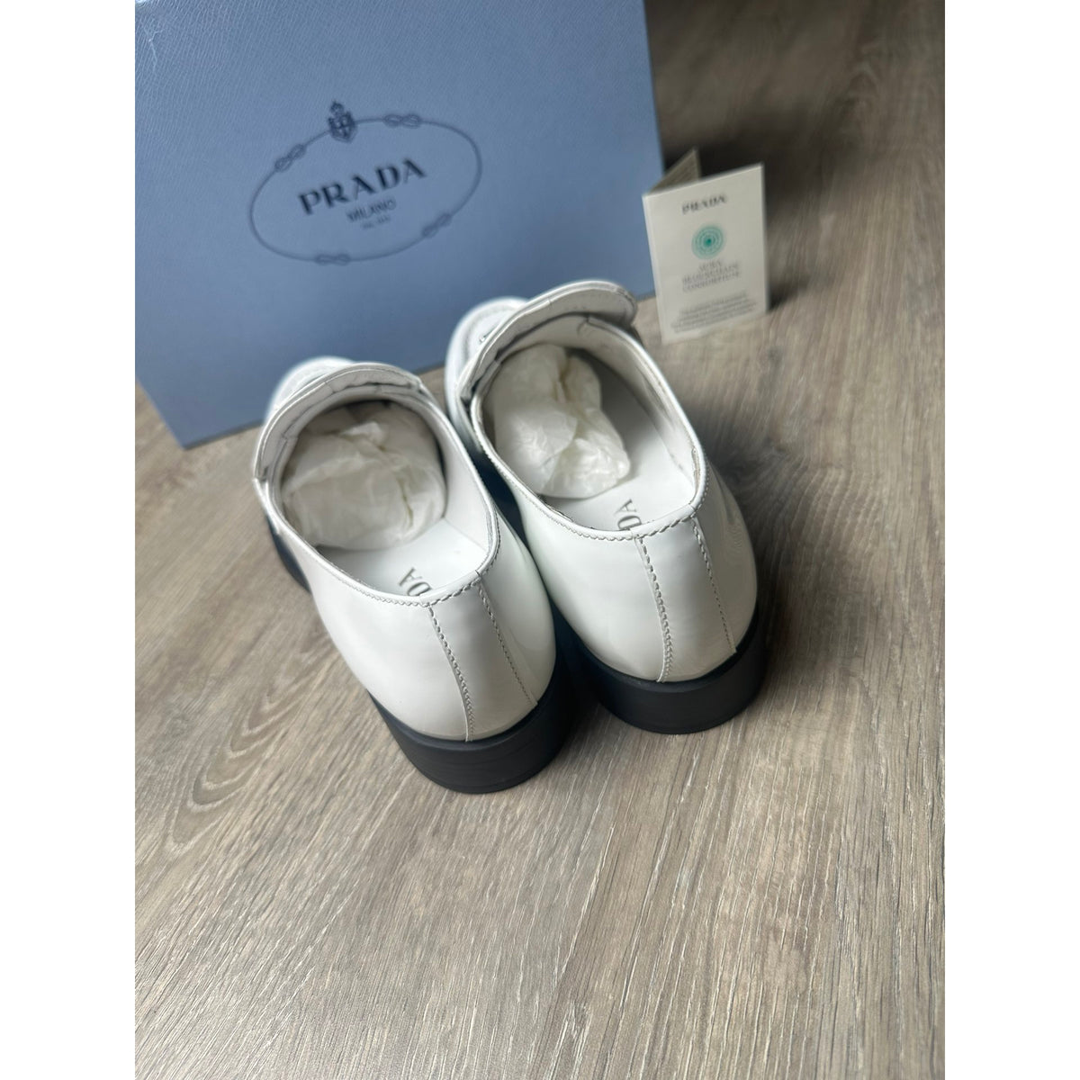 Prada Mocassins en cuir verni chocolate Blanc 38.5