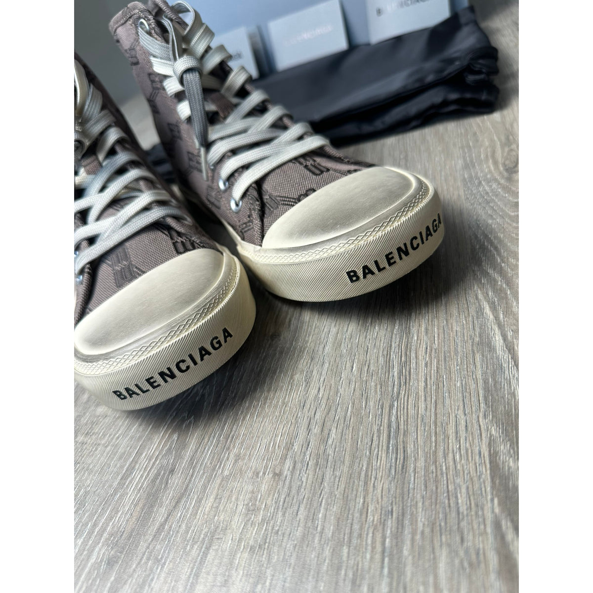 Balenciaga Baskets en toile Marron 38