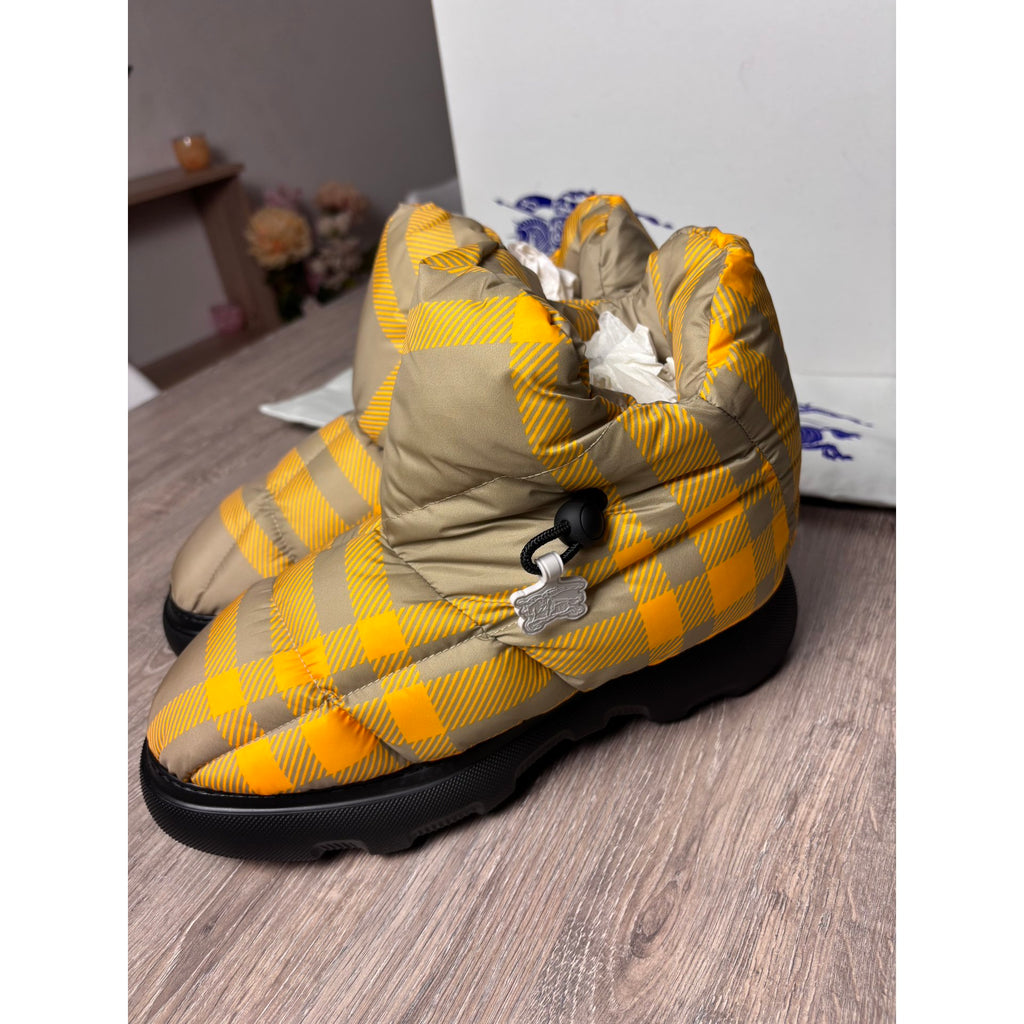 Burberry Bottes fourrées en cuir Jaune 41