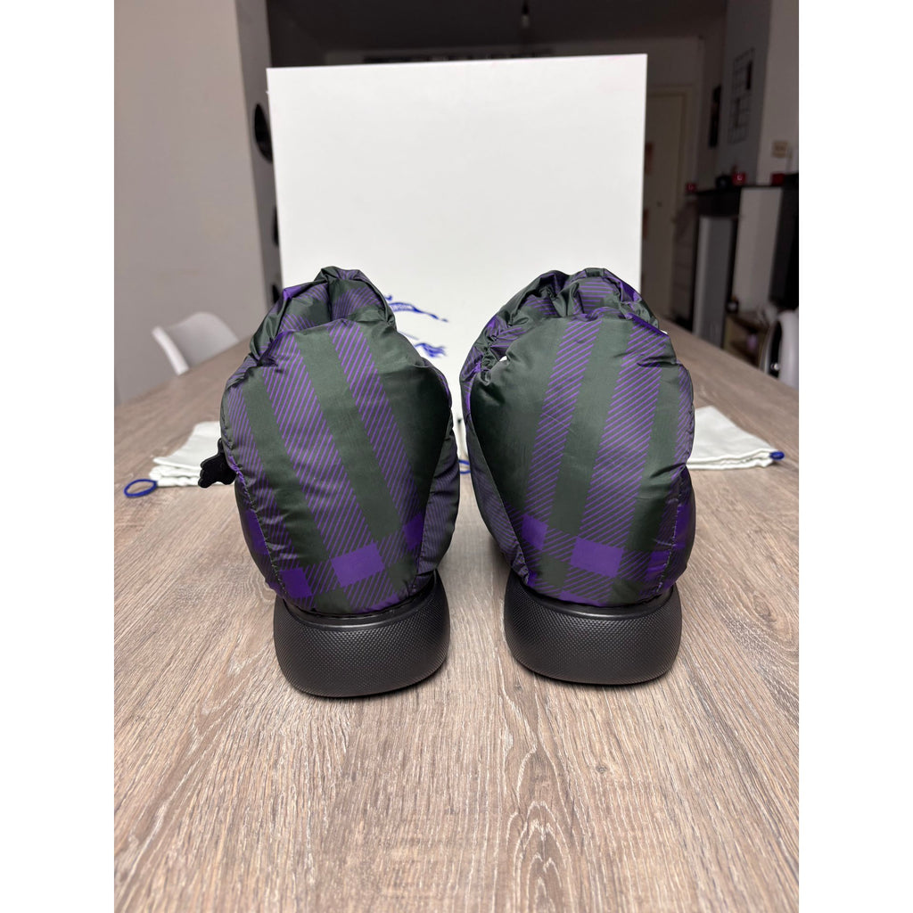 Burberry Bottes fourrées en cuir Violet 40
