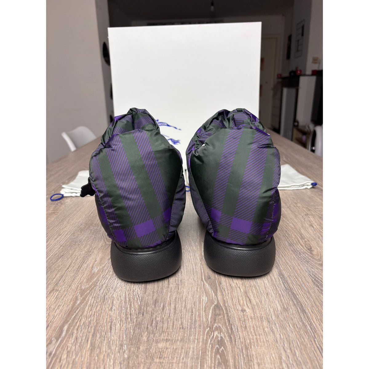 Burberry Bottes fourrées en cuir Violet 40