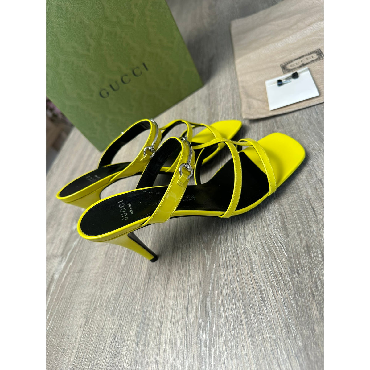 Gucci Escarpins en cuir verni Jaune 37.5
