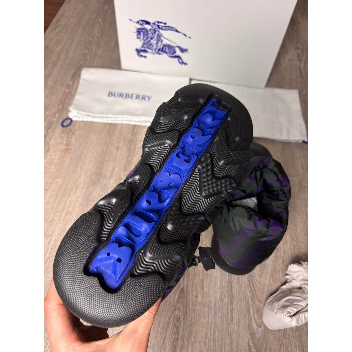Burberry Bottes fourrées en cuir Violet 40