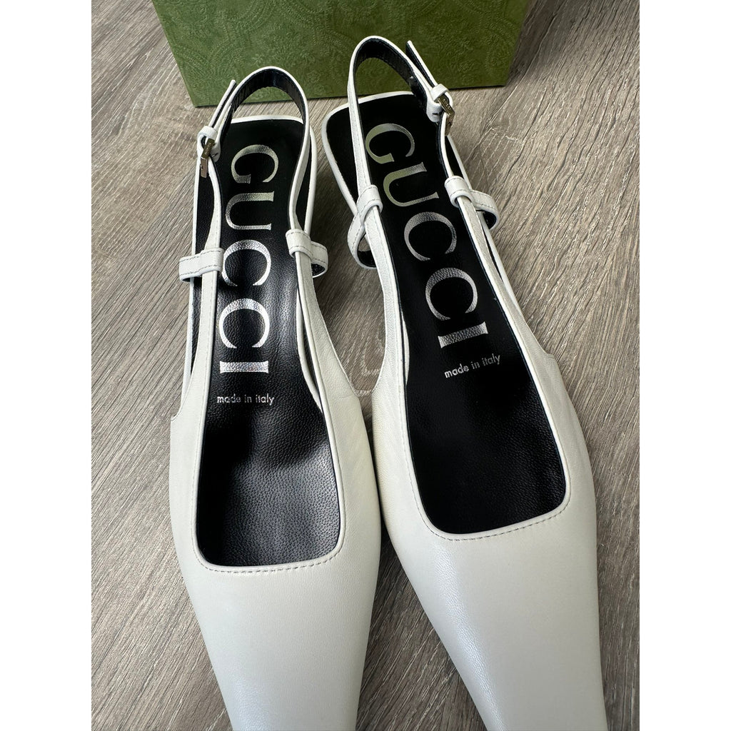 Gucci Escarpins en cuir Signoria blanc slingback à bout carré, bride réglable