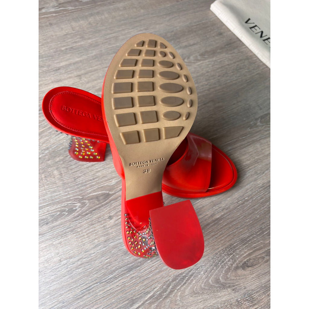 Bottega Veneta Mules en cuir verni Rouge 38