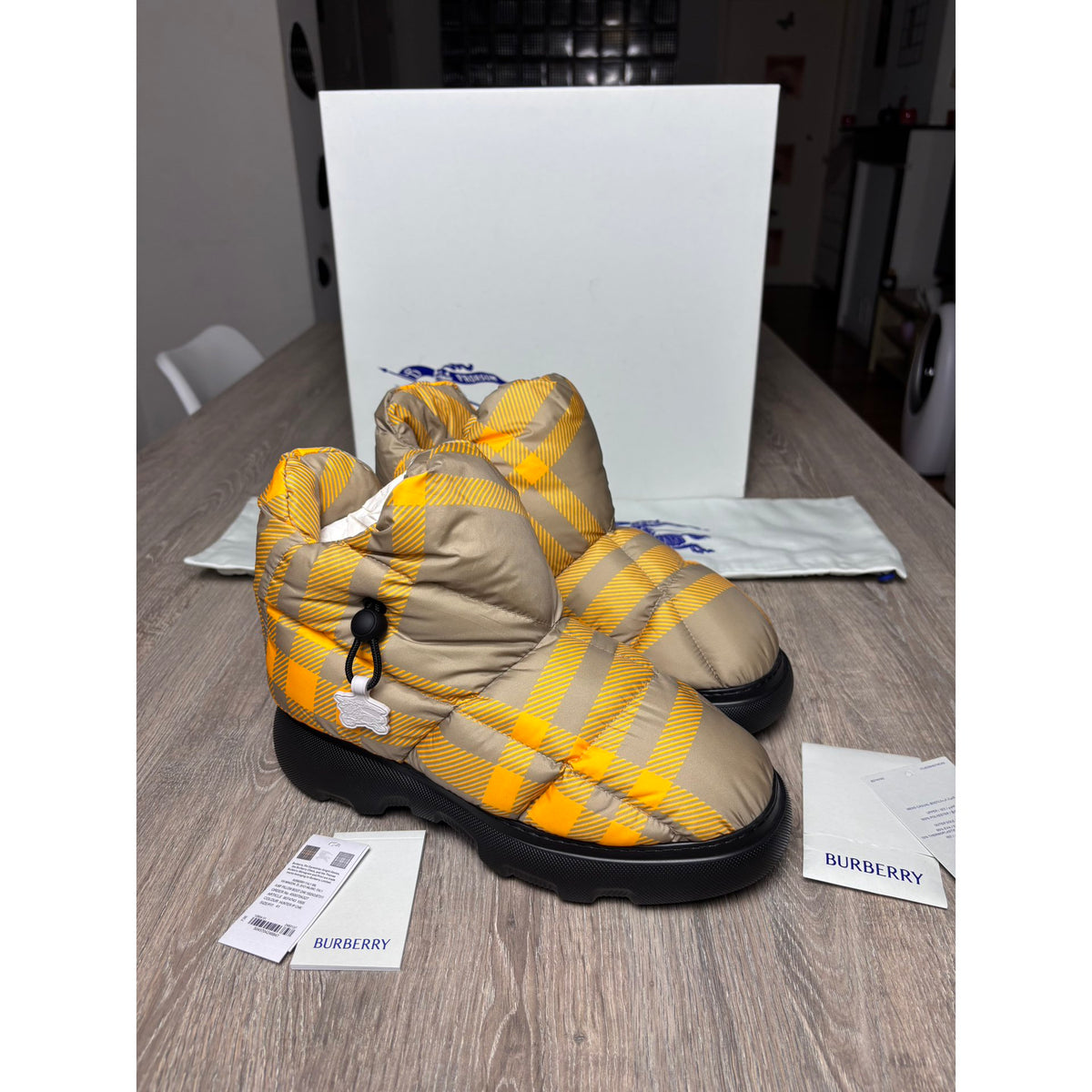 Burberry Bottes fourrées en cuir Jaune 41