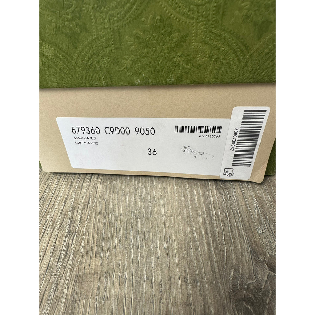 Gucci Escarpins en cuir Signoria blanc slingback à bout carré, bride réglable