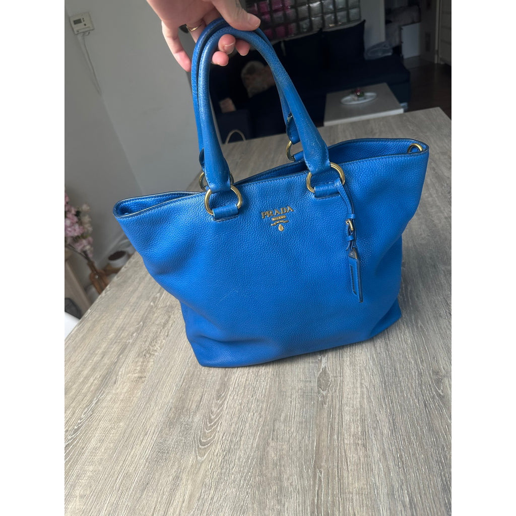 Prada Sac à main en cuir Light Frame Bleu Largeur 36 cm, Hauteur 34 cm, Profondeur 12,5 cm