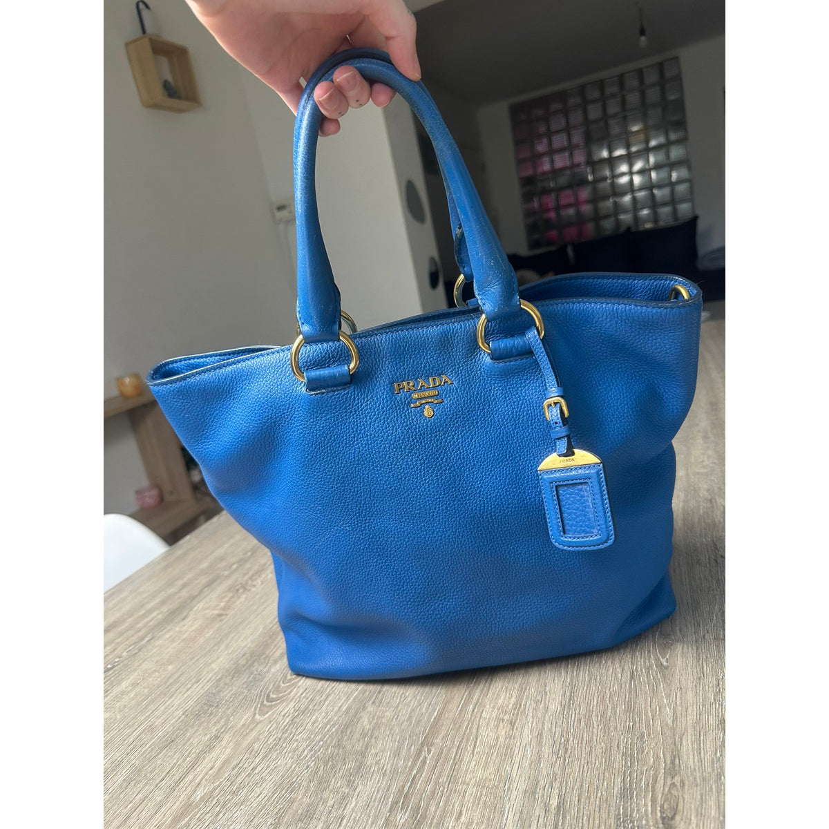 Prada Sac à main en cuir Light Frame Bleu Largeur 36 cm, Hauteur 34 cm, Profondeur 12,5 cm