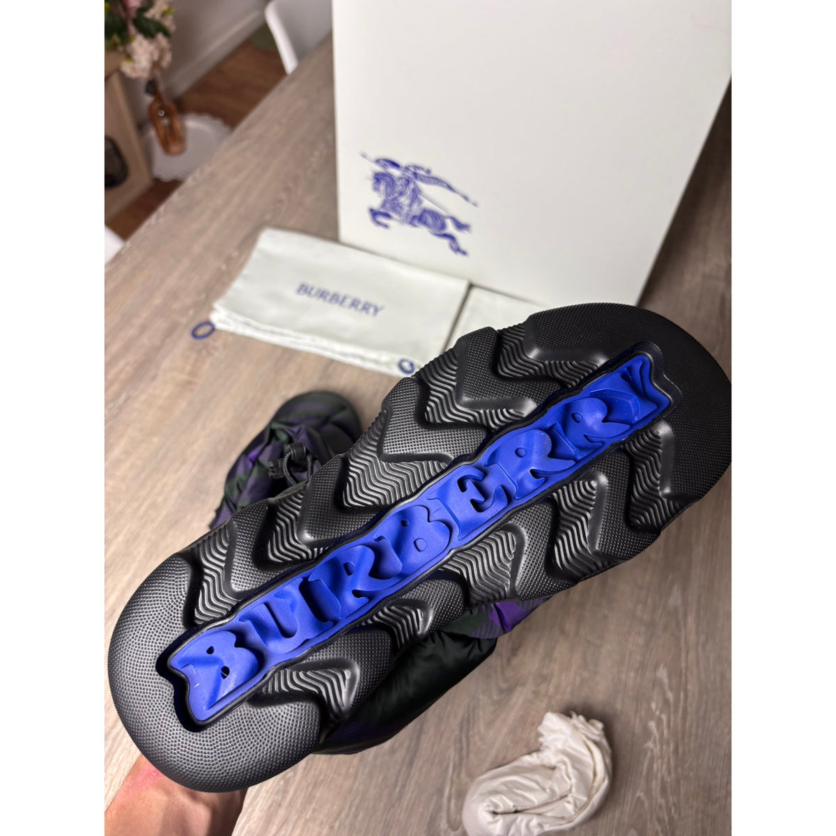 Burberry Bottes fourrées en cuir Violet 40