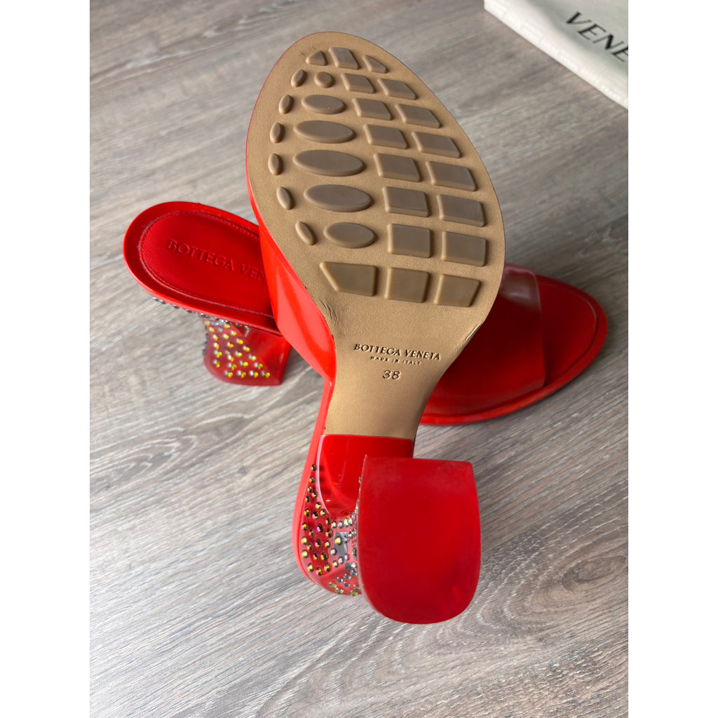 Bottega Veneta Mules en cuir verni Rouge 38
