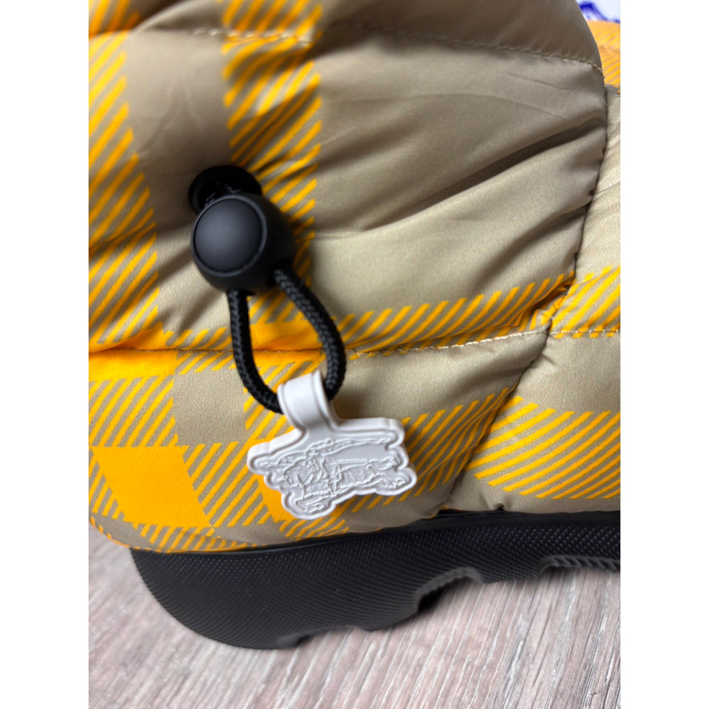 Burberry Bottes fourrées en cuir Jaune 41