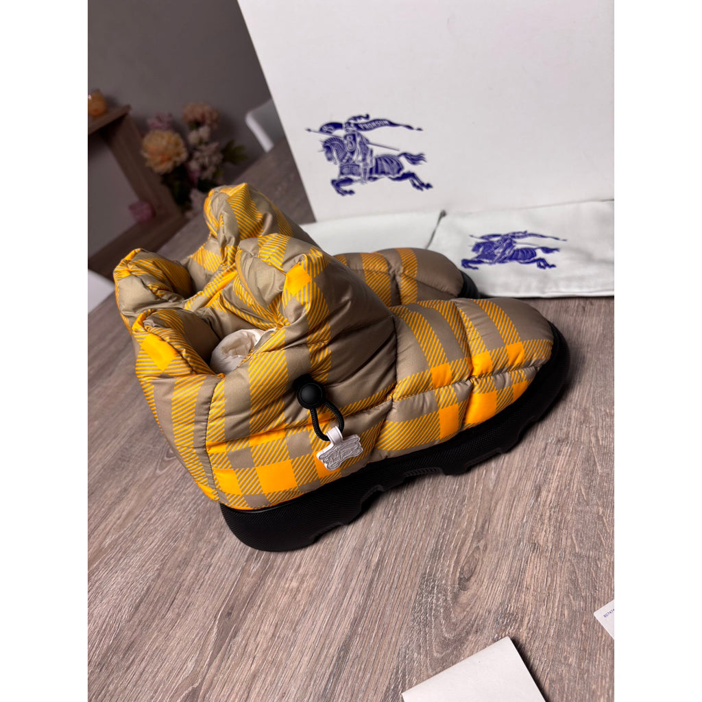 Burberry Bottes fourrées en cuir Jaune 41