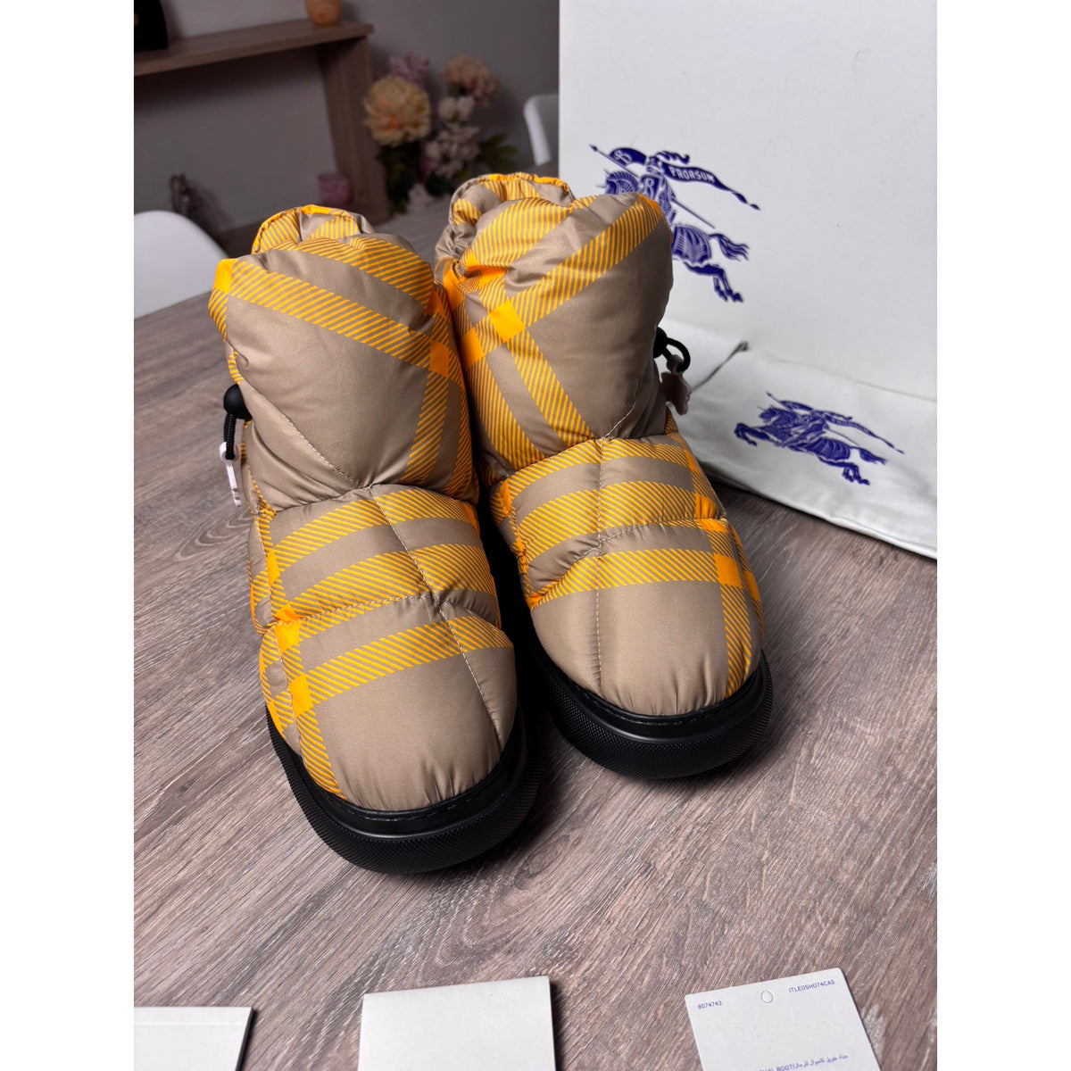 Burberry Bottes fourrées en cuir Jaune 41
