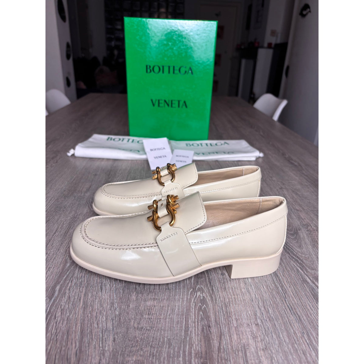Bottega Veneta Mocassins en cuir verni Monsieur Écru 38.5