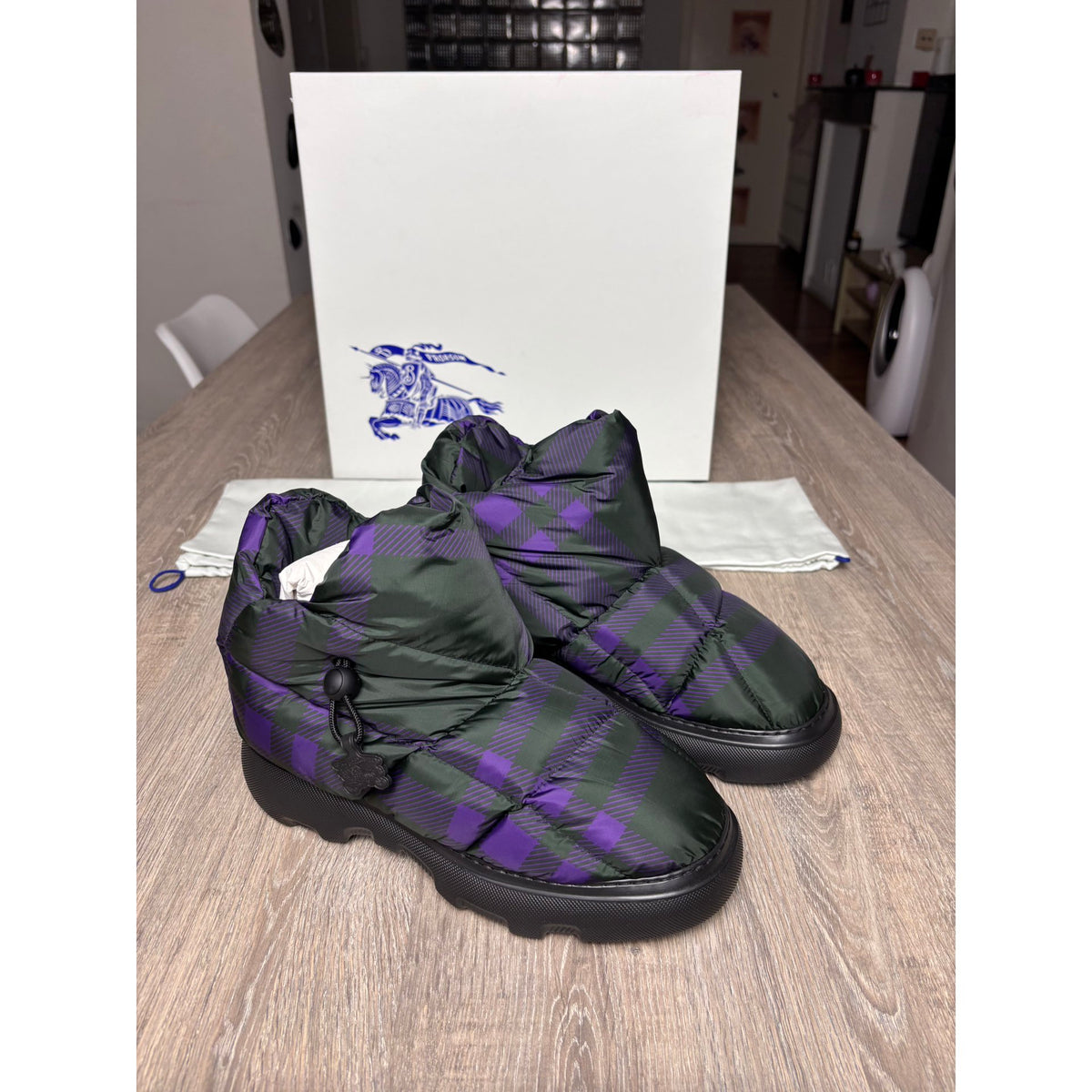 Burberry Bottes fourrées en cuir Violet 40