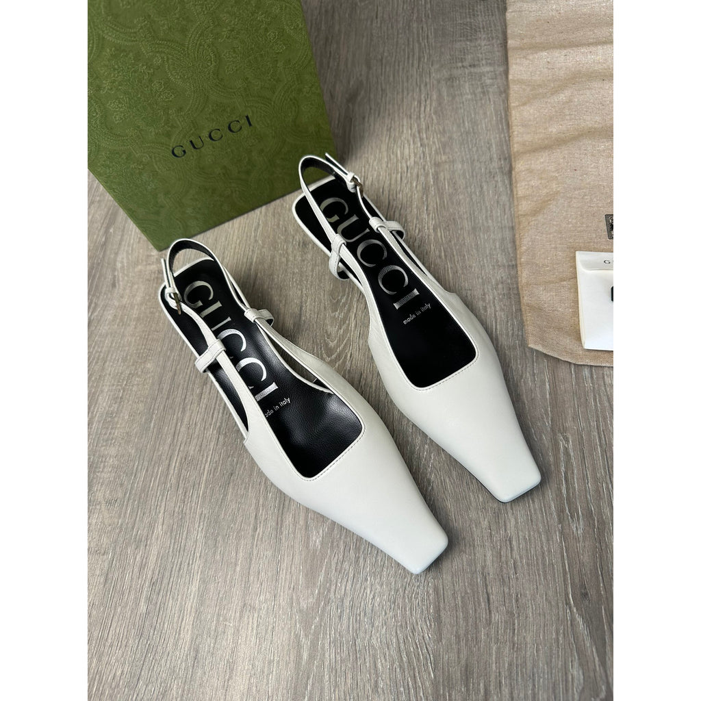 Gucci Escarpins en cuir Signoria blanc slingback à bout carré, bride réglable